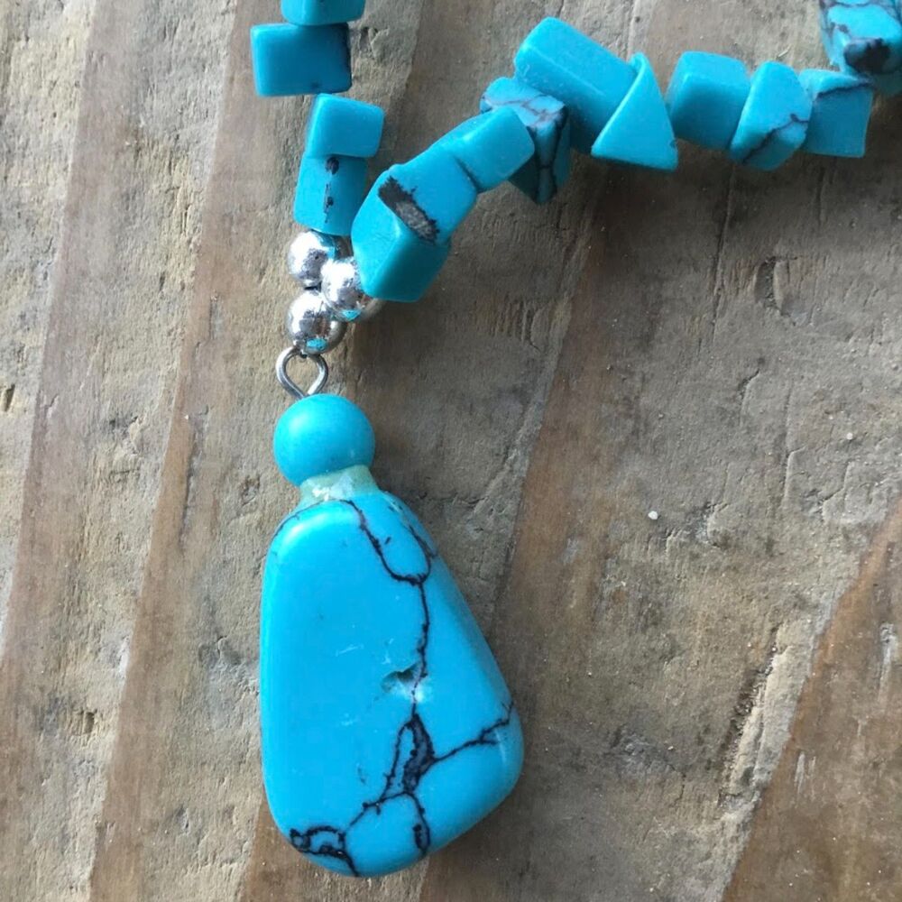 Turqoise necklace and earrings set.